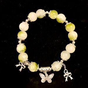 Green and white jade and aventurine bracelet with butterfly 
18cm/7.09